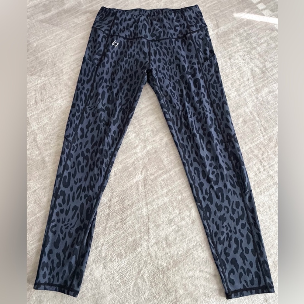 Leopard print leggings